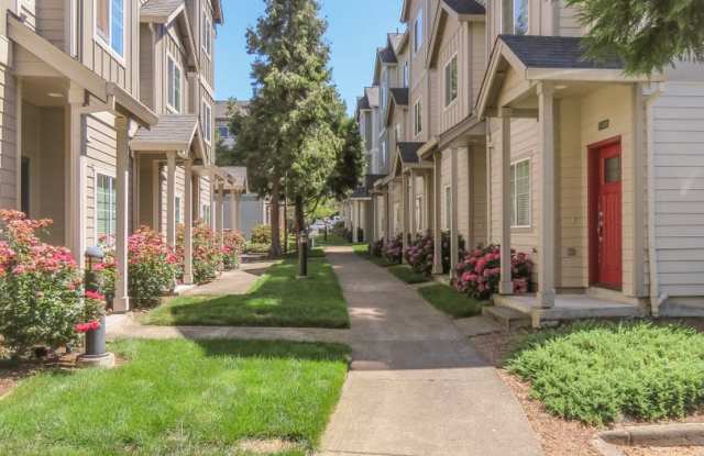 **No Rent Until January !! 2 Bedroom Townhome Available Now !! Inquire today for tour !