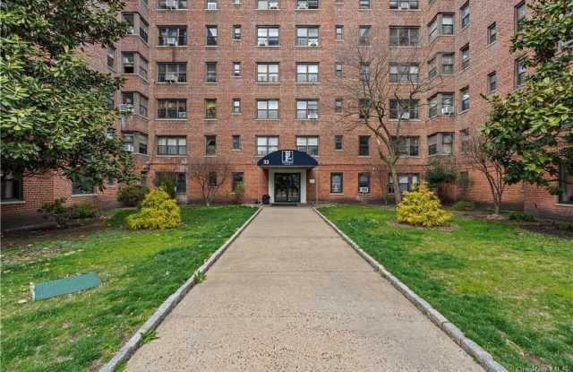 Photo of 33 William Street unit: 5L