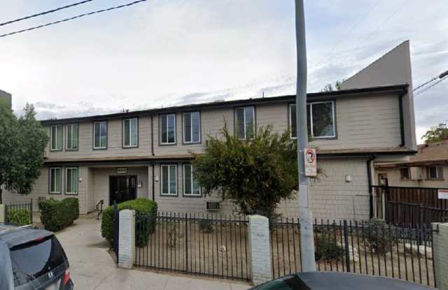 Photo of 14037 Oxnard Street