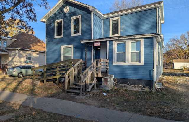 Photo of Newly Renovated 4 bedroom house