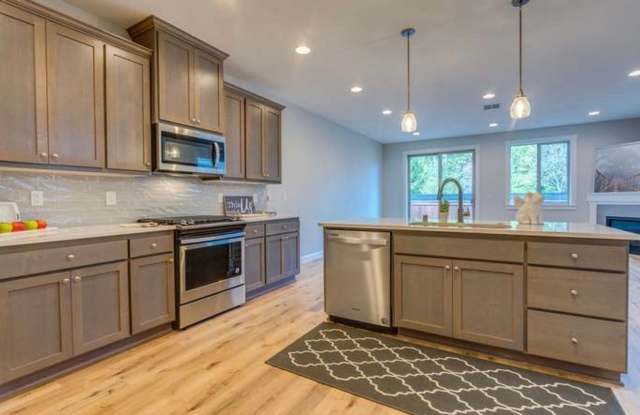 Beautiful home in gated community - 13728 Northwest 7th Place, Salmon Creek, WA 98685