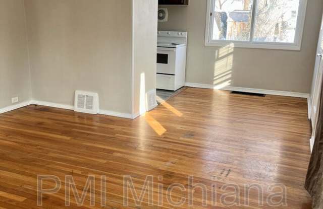 4414 Huron Cir