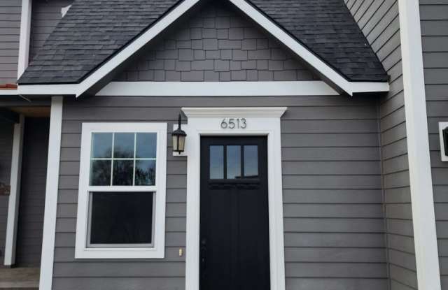 Newly Updated Duplex in Pasco