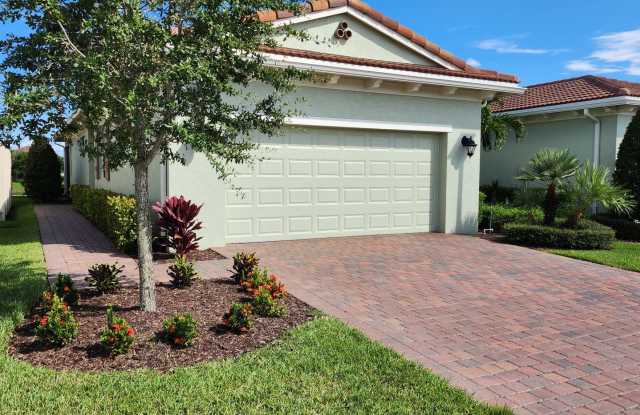 2 BR w/ den 2 BA 2 CG villa in the the PGA Verano community of PSL.
