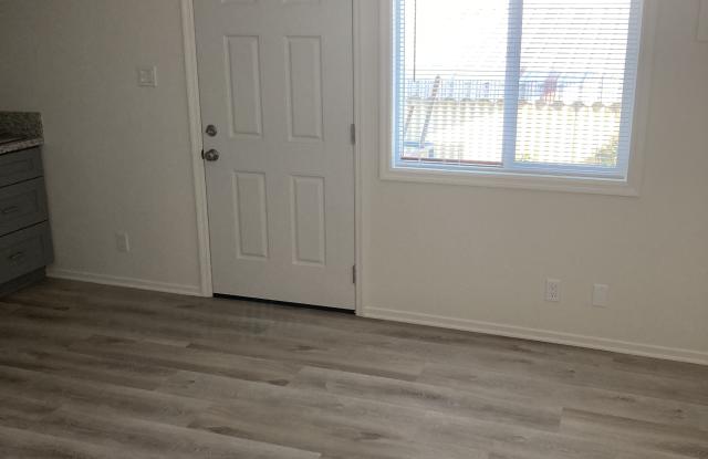 Photo of 1514 N Edison Blvd