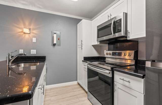 Ihona Townhome 1BR, 1BA, 1PKG, AC, W/D