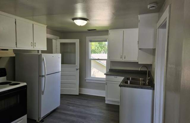 526 Newbury Street - Upper