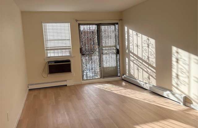 41-35 149 Place unit: 2Nd Fl