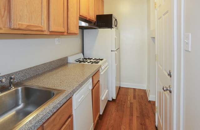 3912-28 N Pine Grove