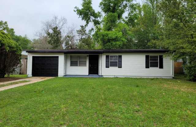 914 Medford Dr