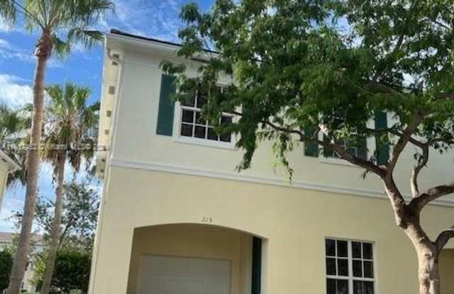 215 SW 7th St