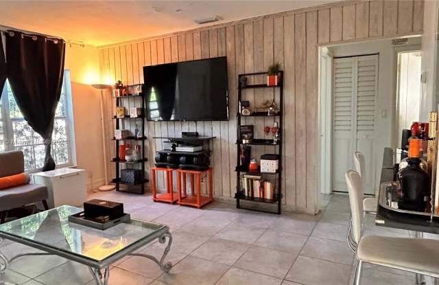 508 SW 10th Street