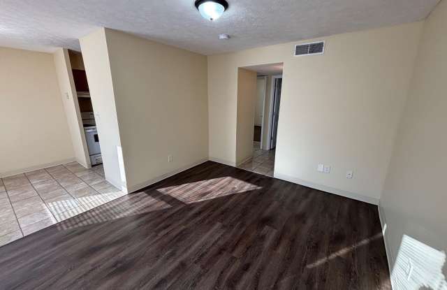 901 Colonial Park Dr