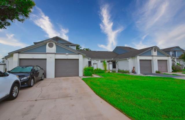 72 LAKEPOINTE CIRCLE