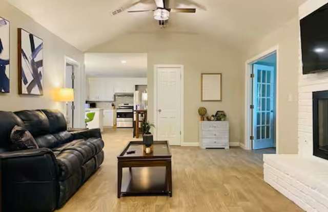 Beautiful 3 bed 3 bath house, Ready for Rent!!!