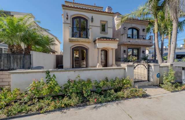 Downtown Huntington Beach