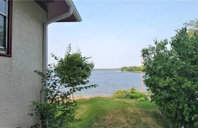 2331 W Medicine Lake Drive