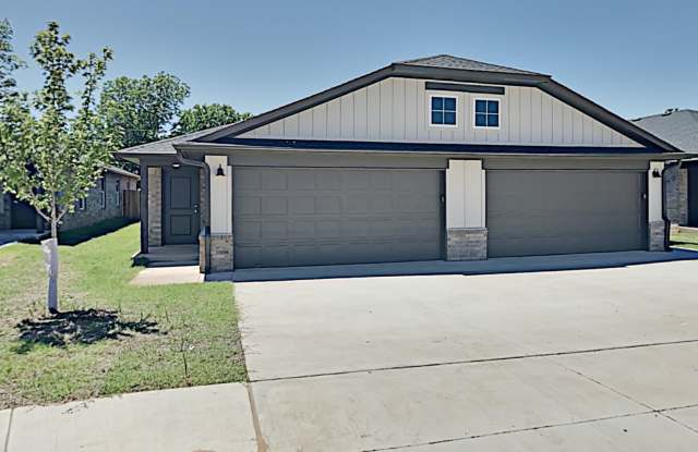 3 Bedroom 2 Bathroom 2 Car Garage Duplex Close to Broadway Extension, a short distance from Edmond and easy access to downtown OKC