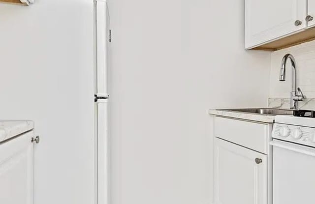 44 E 65th St Apt 3A