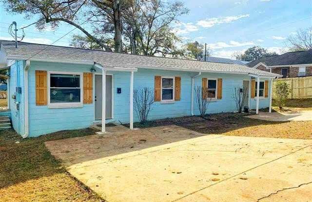 1449 Hudson Street unit: 1