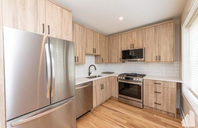 Photo of 4953 N Oakley