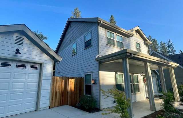 Modern 3 Bedroom 2.5 Bathroom House Close to Downtown Nevada City