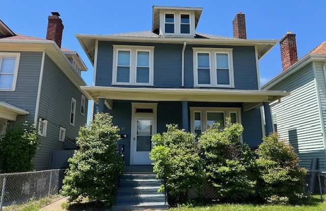 89 S Richardson Ave
