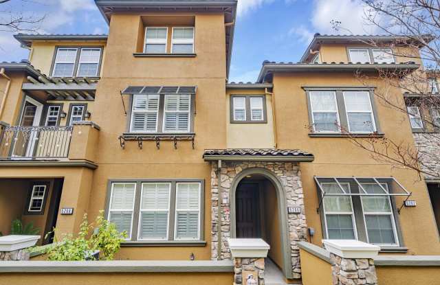 5266 Fioli Loop