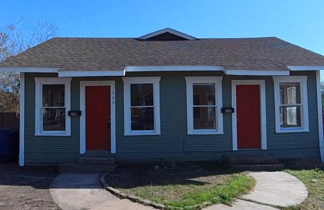 538 Kayton Avenue - 538