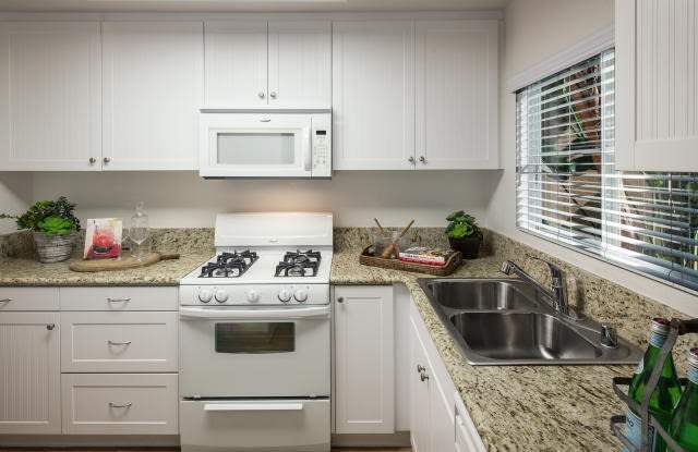 2480 Irvine Blvd Unit A22