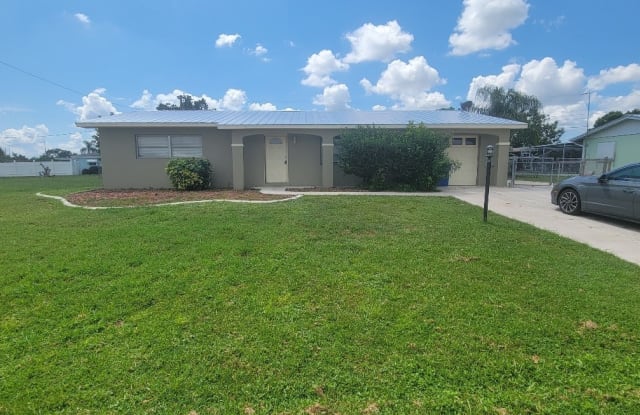 1529 Lindale Circle - 1529 Lindale Circle, Lehigh Acres, FL 33936