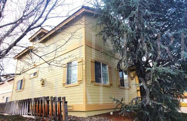 Beautiful 3 Bedroom 2 bathroom House Next to Golf Course