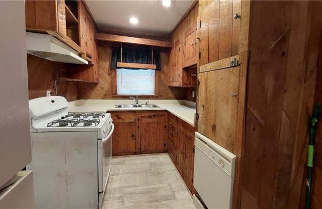 6011 Blackhawk Court SE