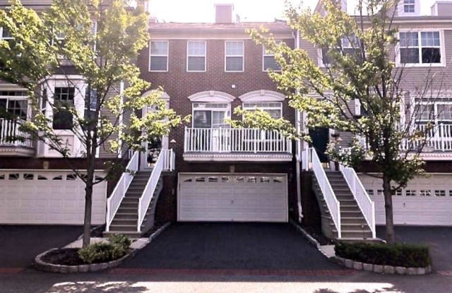 18 TOTTENHAM CT - 18 Tottenham Court, Jersey City, NJ 07305