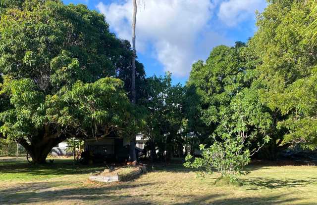 Kekaha 4 bed2 bath on 3/4 acre