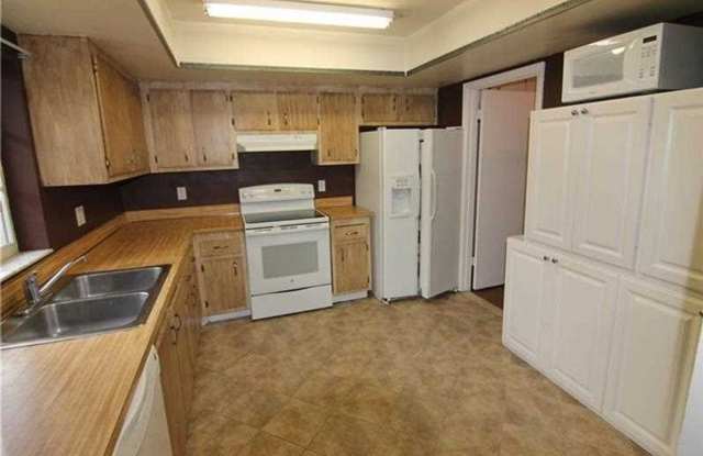3470 SW 4th Street, Deerfield Beach, FL 33442