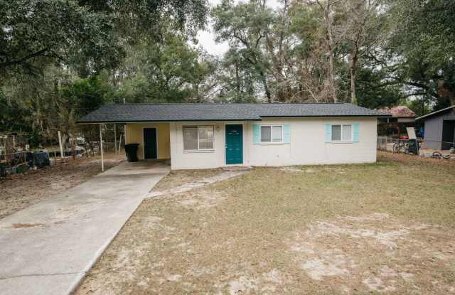 Photo of 3 bed 1 bath single family home