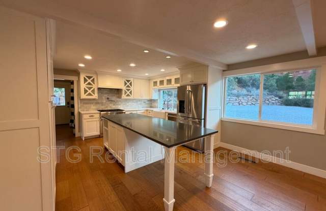 600 N 260 W Circle St.