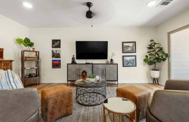 FULLY FURNISHED Townhome in Bobcat Village!