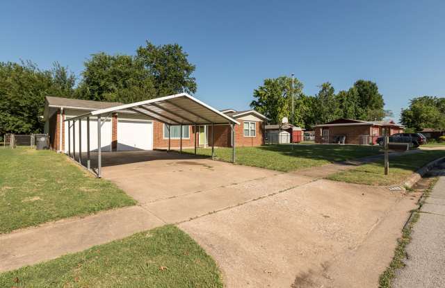 4 Bed / 2 Bath in East Tulsa!