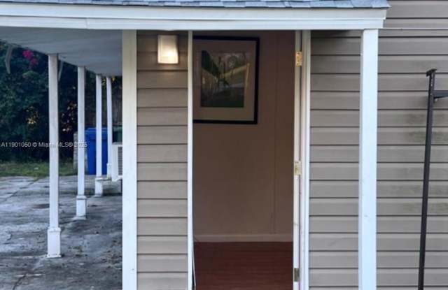 Photo of 117 NE 5TH ST NE