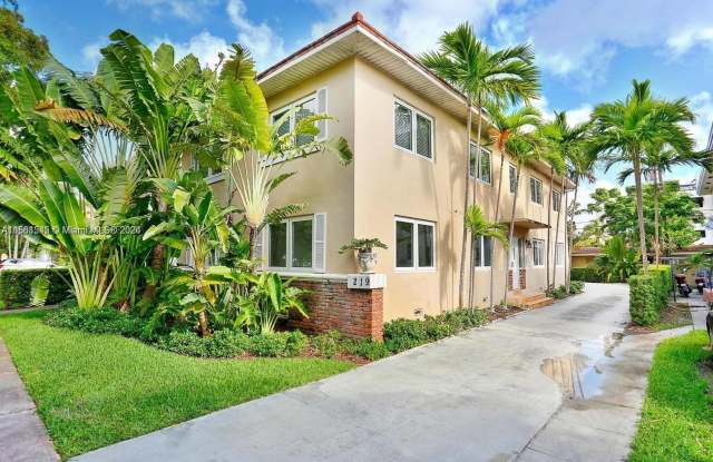 219 Menores Ave - 219 Menores Avenue, Coral Gables, FL 33134