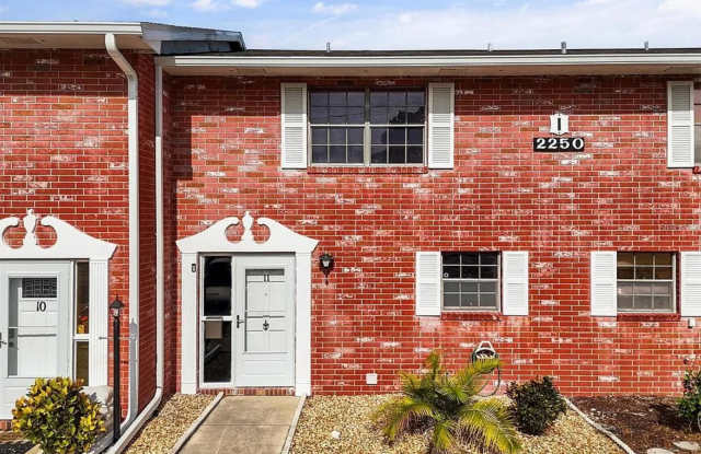 Rental Unit in Daytona Beach offering easy access to major roadways including I-95 and I-4