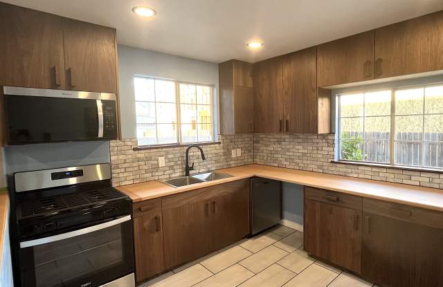 3547 East Green Street