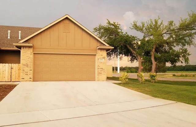 3532 Sunflower Dr - 3532 Sunflower Drive, Wichita, KS 67037