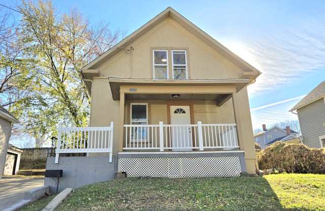 Photo of 328 Rosewood Ave