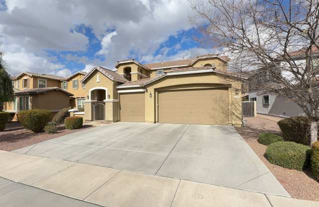 Beautiful 4 Bedroom - 2.5 Bath with Lots of Bonuses - Gilbert
