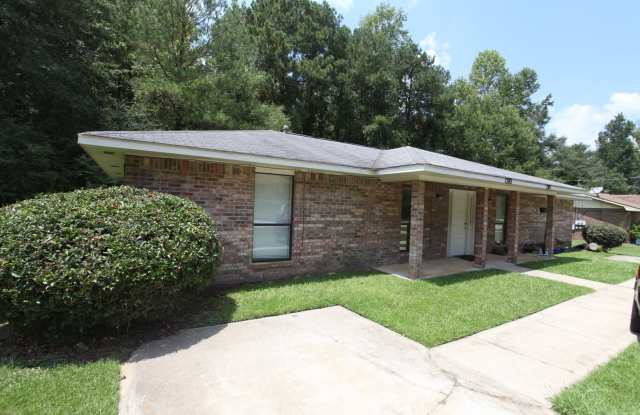 Hampton Duplex Available August