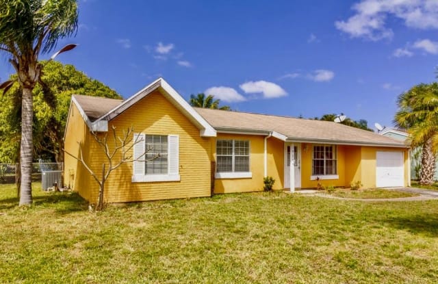 1926 SE Redwing Circle - 1926 Southeast Redwing Circle, Port St. Lucie, FL 34952