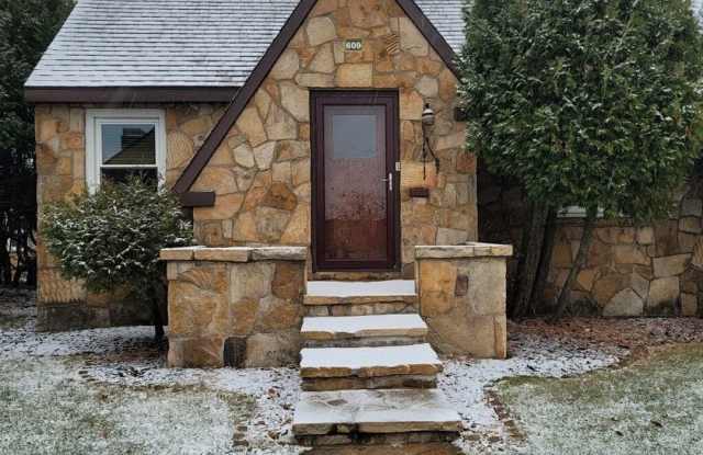 609 N 6th Ave Wausau 4 bed 1 bath - House